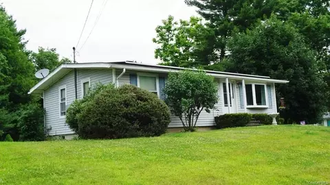 2 Kent Rd, Red Hook, NY 12571 photo 1