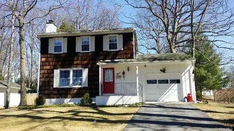 9 Forest Ave, Poughkeepsie, NY 12601 photo 1