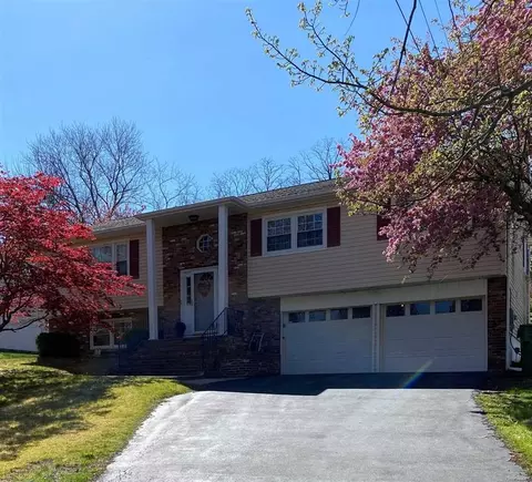 8 Split Tree, Wappinger, NY 12590 photo 1