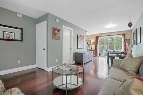 3 Windsor Ct, Poughkeepsie, NY 12601 photo 1