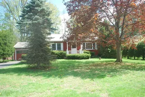 90 Sleight Plass Rd, Poughkeepsie, NY 12603 photo 1
