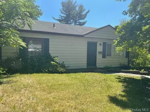 16 Peter Cooper Dr, Poughkeepsie, NY 12528 photo 1