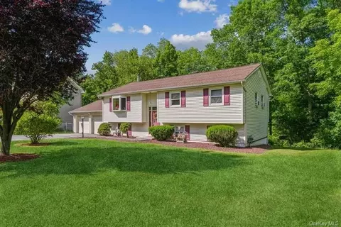 5 Flintrock Rd, Wappinger, NY 12524 photo 1