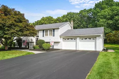 179 Riverview Dr, Fishkill, NY 12524 photo 1
