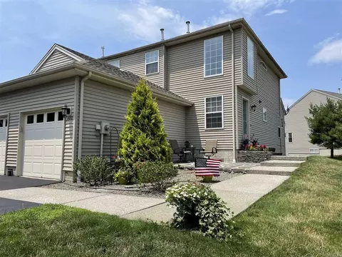 400 Bryant Ct, Fishkill, NY 12524 photo 1