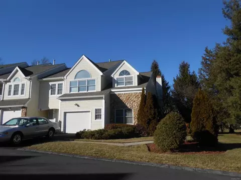2 Berwick Ct, Fishkill, NY 12524 photo 1