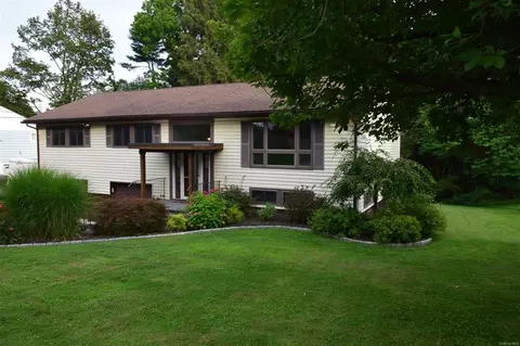 9 Van Siclen Dr, Poughkeepsie, NY 12603 photo 1