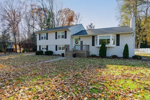 32 Monroe Dr, Poughkeepsie, NY 12601 photo 1