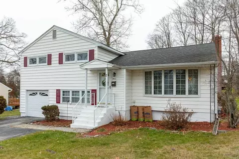 7 Merrick Rd, Poughkeepsie, NY 12603 photo 1
