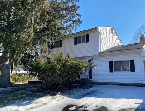 55 Gate Dr, Poughkeepsie, NY 12601 photo 1