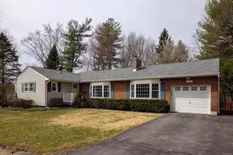 2 Beech St, Red Hook, NY 12571 photo 1