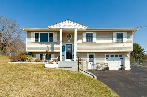 6 Rockledge Rd, Poughkeepsie, NY 12601 photo 1