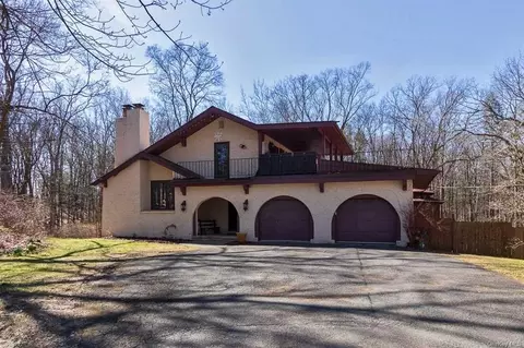 72 Manor Rd, Red Hook, NY 12571 photo 1