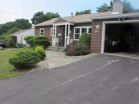 35 Peter Cooper Dr, Poughkeepsie, NY 12601 photo 1