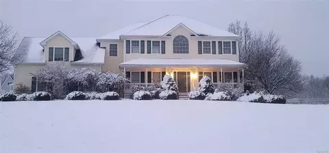 39 Brookside Ln, Union Vale, NY 12540