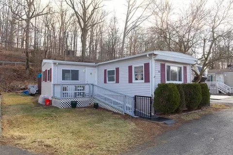 10 Mouart Ln, East Fishkill, NY 12533