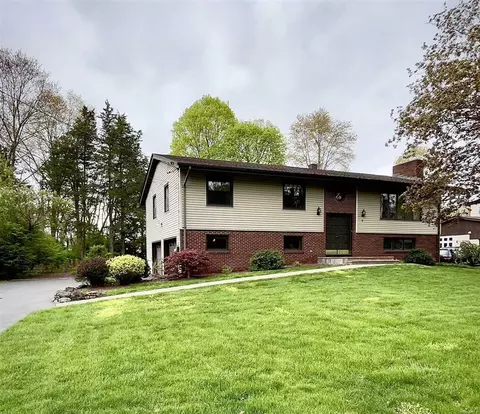 9 Panessa Dr, Poughkeepsie, NY 12603