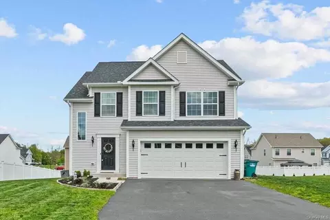 72 Stonewall Cir, La Grange, NY 12603