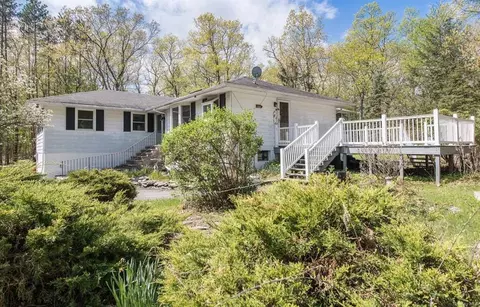 96 W Pine Rd, Staatsburg, NY 12580