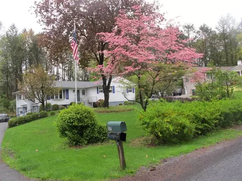 57 Roosevelt Rd, Hyde Park, NY 12538