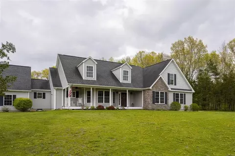 13 Willard Dr, Red Hook, NY 12571