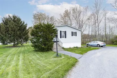 2075 Cardinal Rd, Hyde Park, NY 12538
