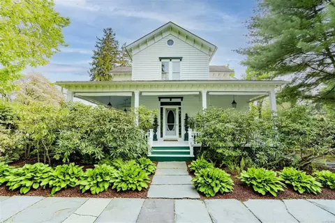 20 Chestnut St, Rhinebeck, NY 12572