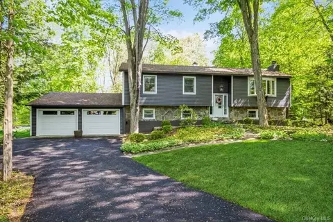 9 Richard Rd, Hyde Park, NY 12538