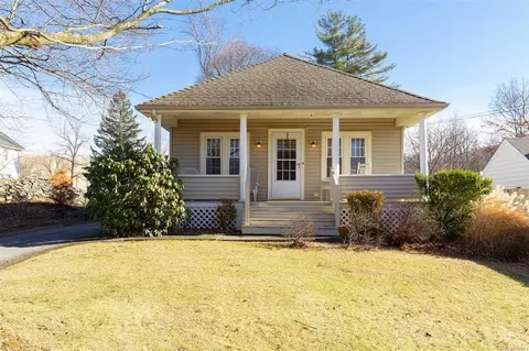 20 Red Schoolhouse Rd, Fishkill, NY 12524