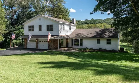 122 Hurley Rd, Salt Point, NY 12578