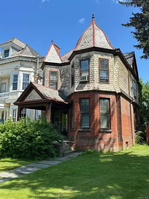 48 Hamilton St, Poughkeepsie, NY 12601