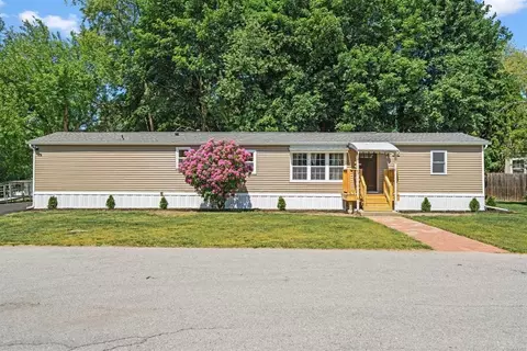 100 Elm Ln, Pleasant Valley, NY 12569