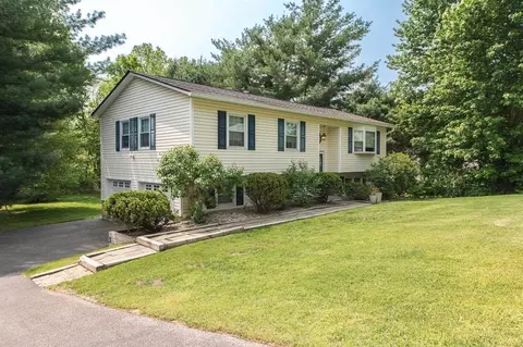 46 Park Hill Dr, Hopewell Junction, NY 12533