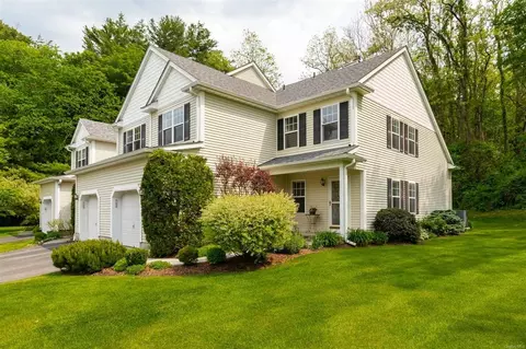 42 Osborne Gln, Beekman, NY 12570