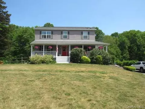 75 Glen Rd, Red Hook, NY 12571