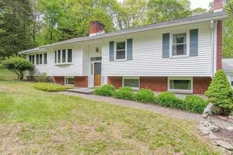 69 Sunrise Dr, Red Hook, NY 12571
