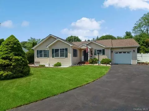 11 Pearlbush Ln, Poughkeepsie, NY 12603