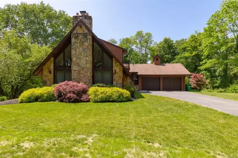 11 Covey Rd, Hyde Park, NY 12538