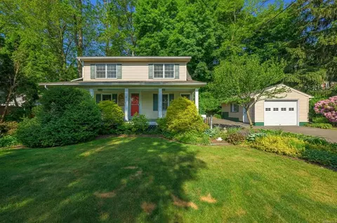 42 Violet Pl, Rhinebeck, NY 12572