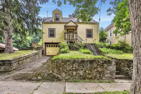 25 Woodlawn Ave, Poughkeepsie, NY 12601