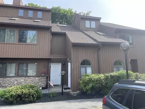 503 Scenic Ln, Poughkeepsie, NY 12603