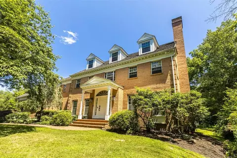 7 Woods End Rd, La Grange, NY 12540