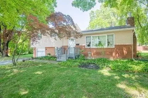 5 Aspinwall Rd, Red Hook, NY 12571