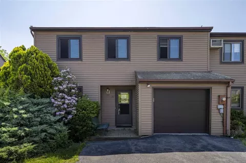 29 Walnut Ct, Fishkill, NY 12524