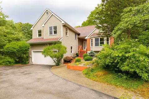 688 Traver Rd, Pleasant Valley, NY 12569