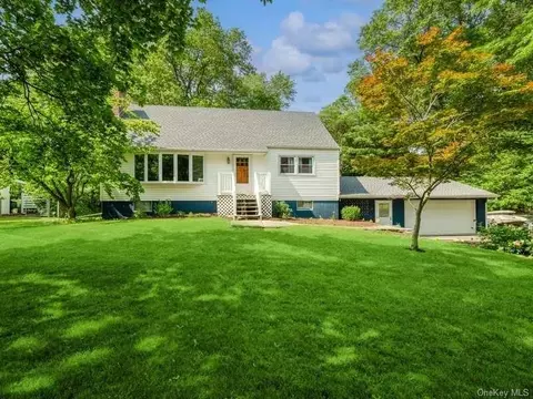 51 Alda Dr, Poughkeepsie, NY 12603