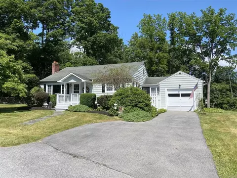 29 Pleasant Rd, Poughkeepsie, NY 12603