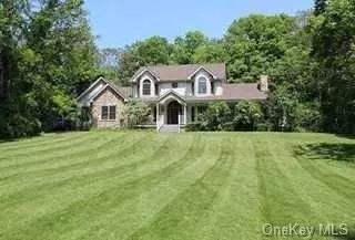 57 Pondview Dr, Red Hook, NY 12571