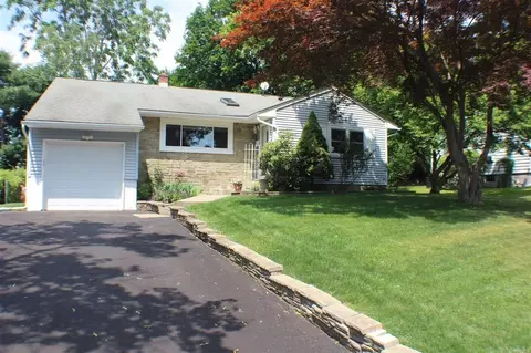 15 Miller Rd, Poughkeepsie, NY 12603