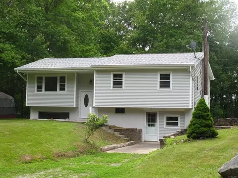 7 Eisgruber Ln, Lloyd, NY 12528